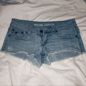Mossimo Supply Co. Shorts - jean booty shorts ✨ Mossimo Supply Co. Shorts - jean booty shorts ✨